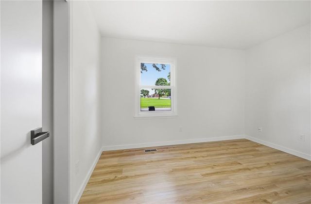 1725 S Kiowa Drive, Olathe, KS 66062