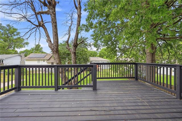1725 S Kiowa Drive, Olathe, KS 66062