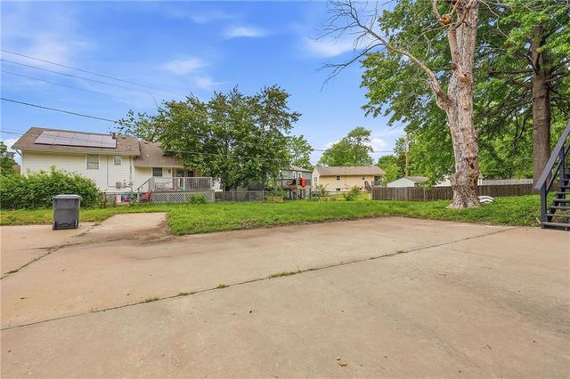 1725 S Kiowa Drive, Olathe, KS 66062