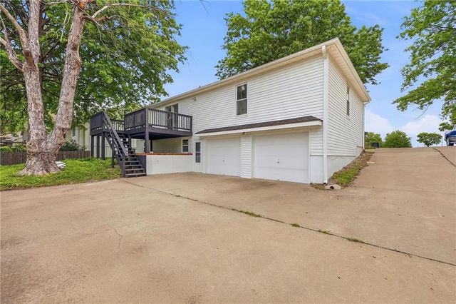 1725 S Kiowa Drive, Olathe, KS 66062