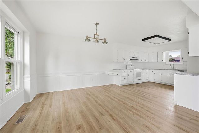 1725 S Kiowa Drive, Olathe, KS 66062