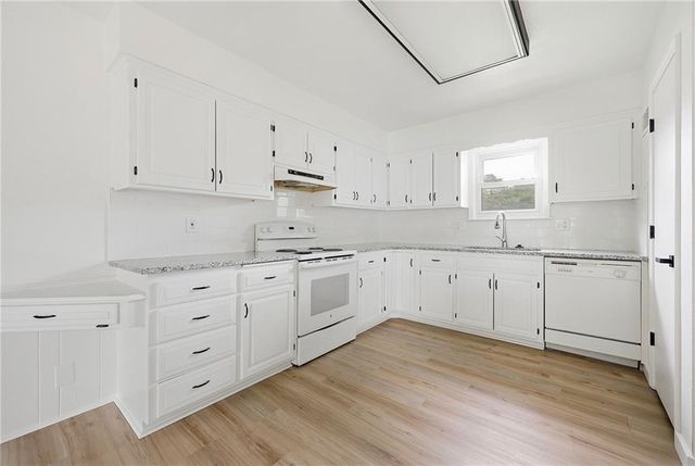 1725 S Kiowa Drive, Olathe, KS 66062