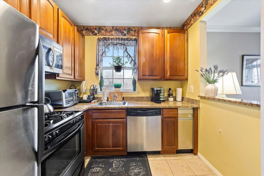 131 Surf Drive 38, Bronx, NY 10473