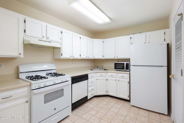 90 Puffin Glade, Bayville, NJ 08721