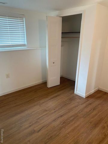 32430 Tecla Drive, Warren, MI 48088
