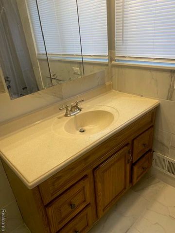 32430 Tecla Drive, Warren, MI 48088