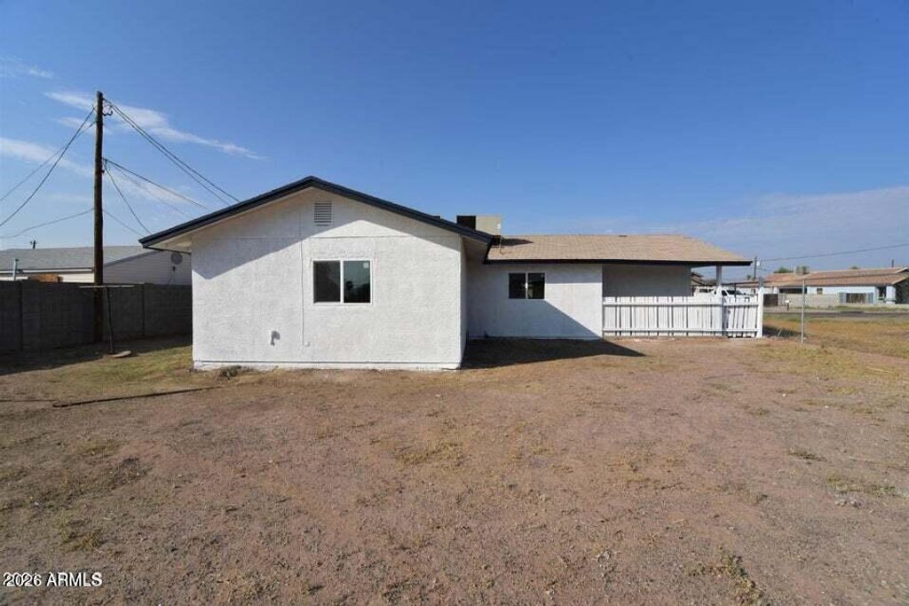 Image 13 of property listing at 2535 E Southgate Avenue, Phoenix, AZ 85040