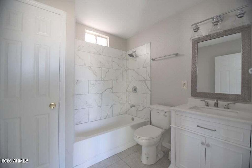 Image 6 of property listing at 2535 E Southgate Avenue, Phoenix, AZ 85040