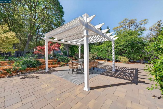 261 Montecillo Drive, Walnut Creek, CA 94595