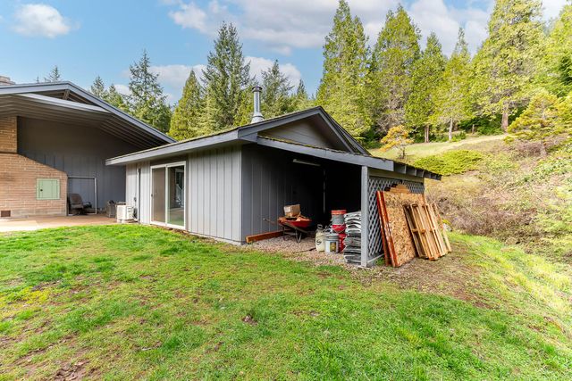 48187 McFarland Road, Oakridge, OR 97463