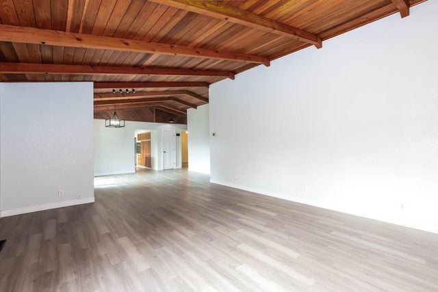 48187 McFarland Road, Oakridge, OR 97463