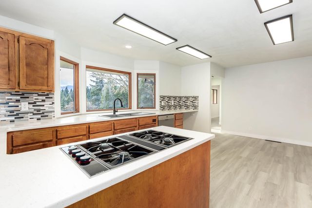 48187 McFarland Road, Oakridge, OR 97463