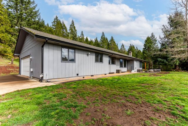 48187 McFarland Road, Oakridge, OR 97463