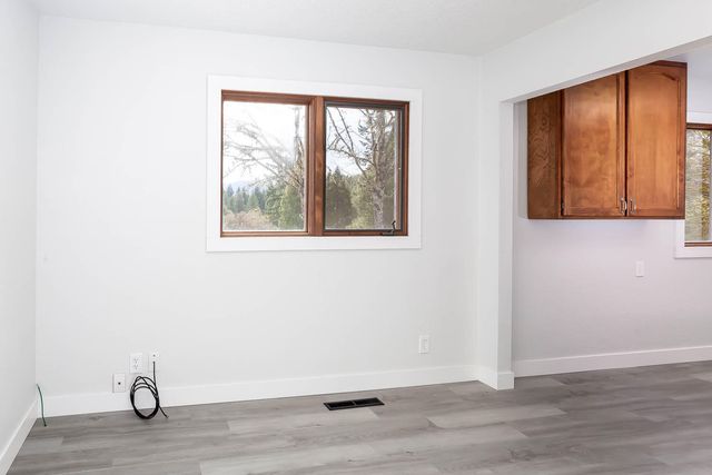 48187 McFarland Road, Oakridge, OR 97463