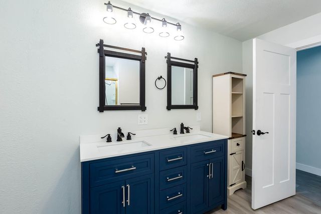 48187 McFarland Road, Oakridge, OR 97463