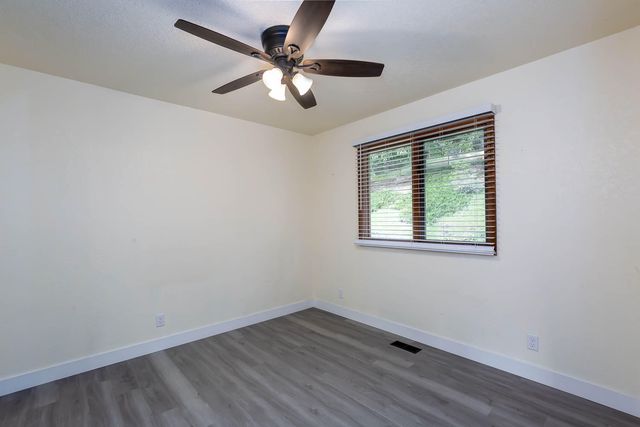 48187 McFarland Road, Oakridge, OR 97463