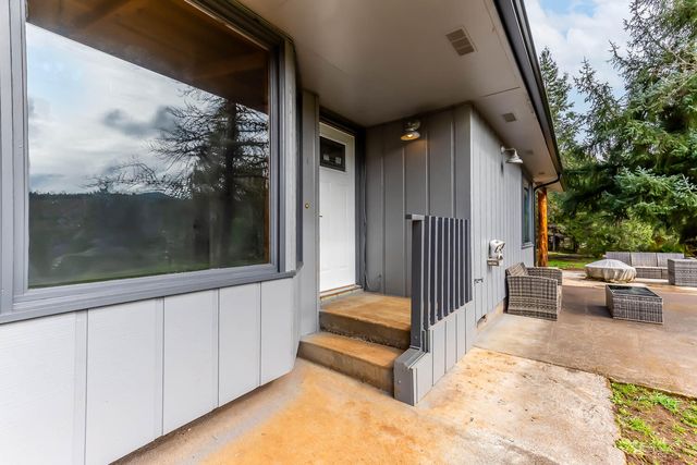 48187 McFarland Road, Oakridge, OR 97463