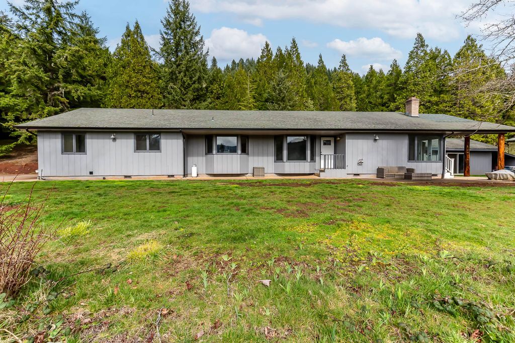 48187 McFarland Road, Oakridge, OR 97463