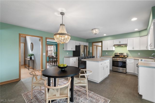 4469 Shelly Drive, Seven Hills, OH 44131