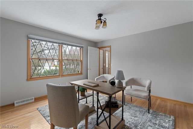 4469 Shelly Drive, Seven Hills, OH 44131