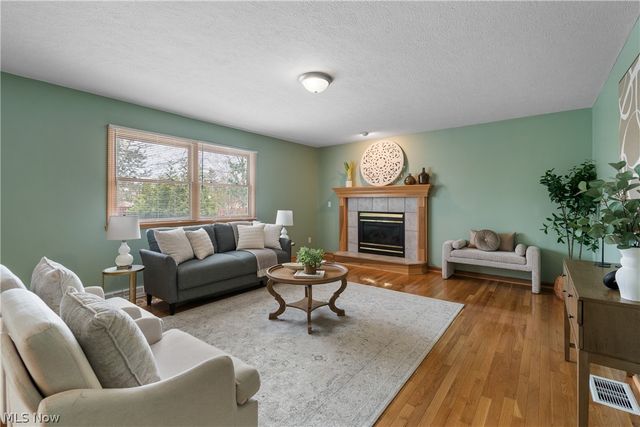 4469 Shelly Drive, Seven Hills, OH 44131