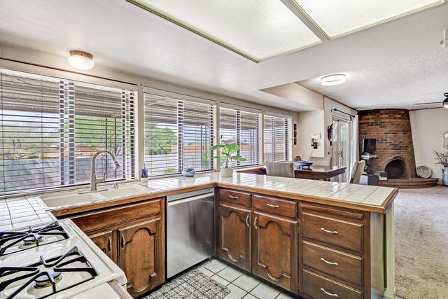 2001 Algodones Street NE, Albuquerque, NM 87112