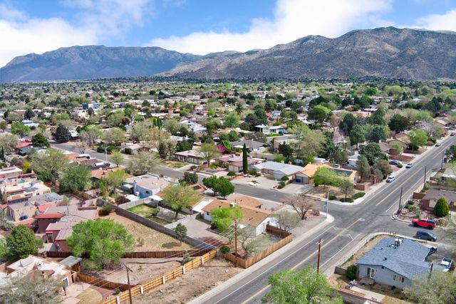 2001 Algodones Street NE, Albuquerque, NM 87112