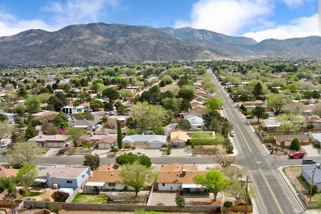 2001 Algodones Street NE, Albuquerque, NM 87112