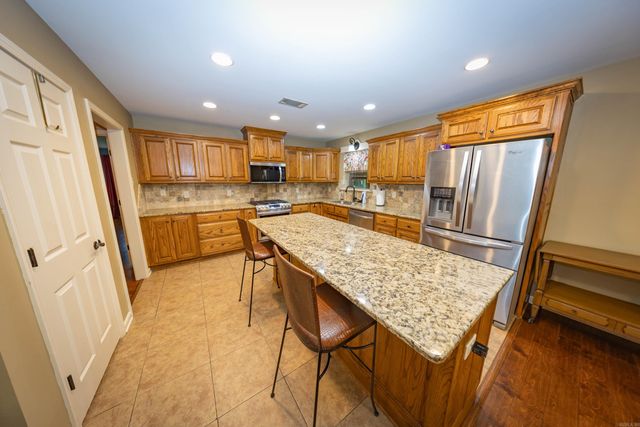 17607 Burlingame Road, Little Rock, AR 72223