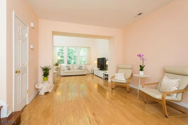 28 Sutton Ct, Hopewell Twp., NJ 08534