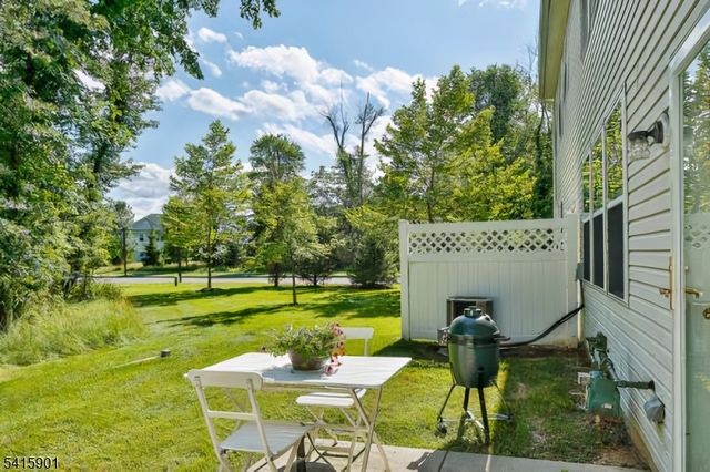 28 Sutton Ct, Hopewell Twp., NJ 08534