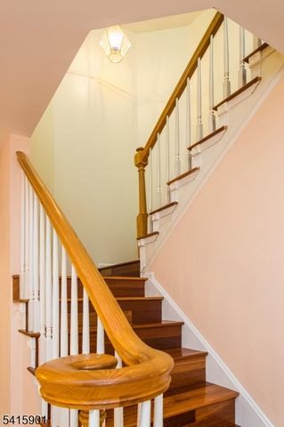 28 Sutton Ct, Hopewell Twp., NJ 08534