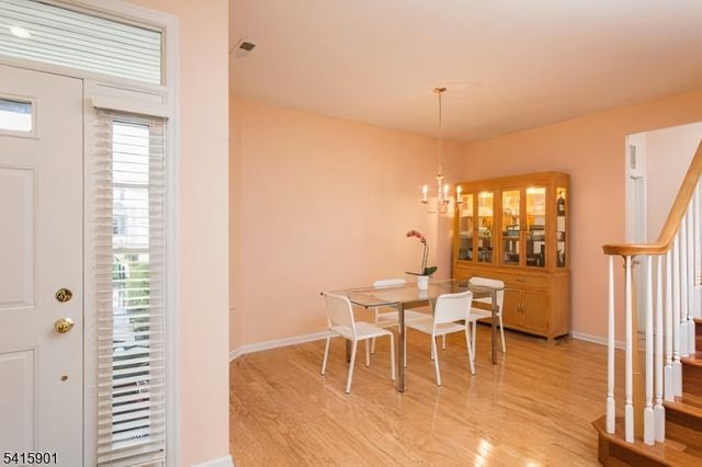 28 Sutton Ct, Hopewell Twp., NJ 08534