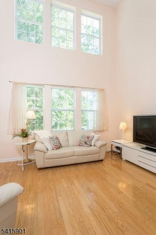 28 Sutton Ct, Hopewell Twp., NJ 08534