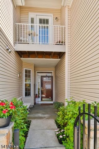 28 Sutton Ct, Hopewell Twp., NJ 08534