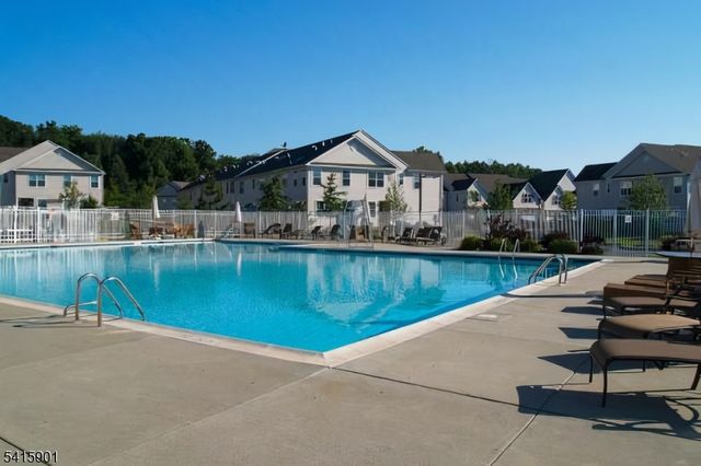 28 Sutton Ct, Hopewell Twp., NJ 08534