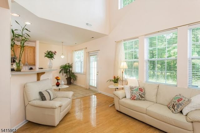 28 Sutton Ct, Hopewell Twp., NJ 08534