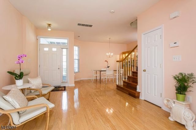 28 Sutton Ct, Hopewell Twp., NJ 08534