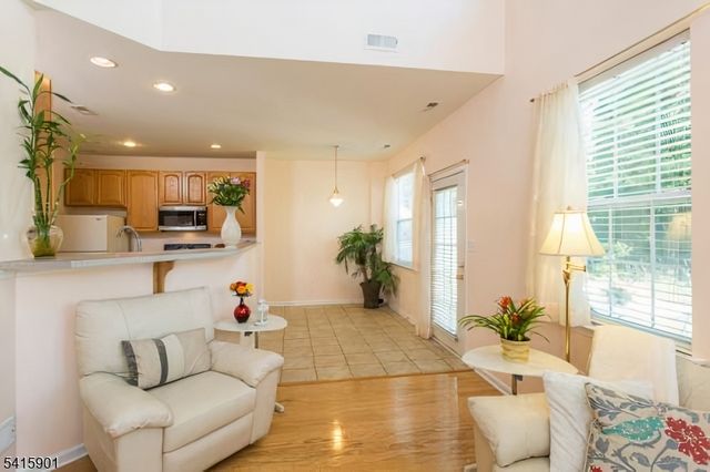 28 Sutton Ct, Hopewell Twp., NJ 08534