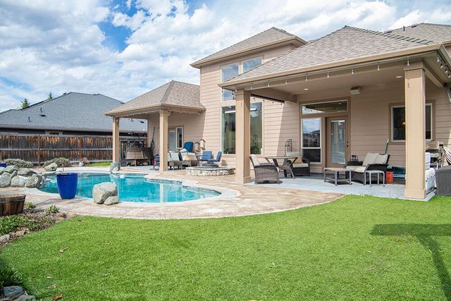 964 Pumpkin Ridge Drive, Eagle Point, OR 97524