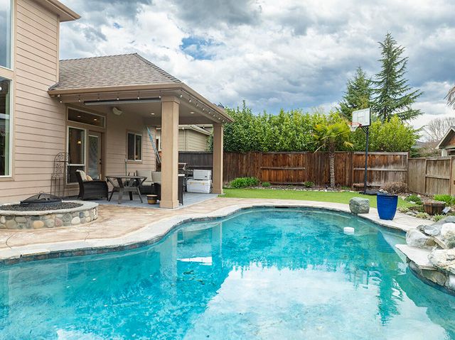 964 Pumpkin Ridge Drive, Eagle Point, OR 97524