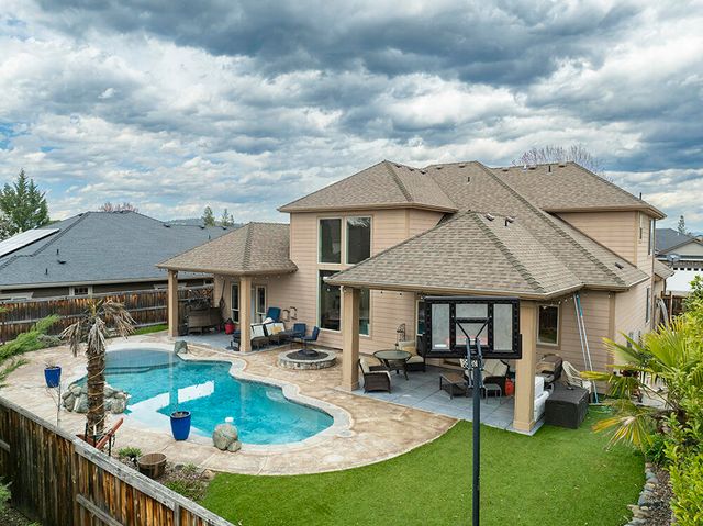 964 Pumpkin Ridge Drive, Eagle Point, OR 97524