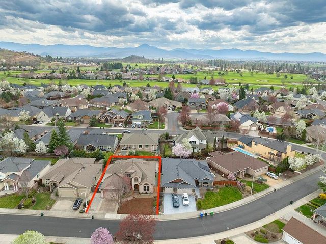 964 Pumpkin Ridge Drive, Eagle Point, OR 97524