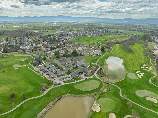 964 Pumpkin Ridge Drive, Eagle Point, OR 97524