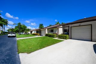 17 Mayfair Lane, Boynton Beach, FL 33426