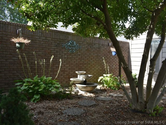 33 Abby Chase, Jeffersonville, IN 47130