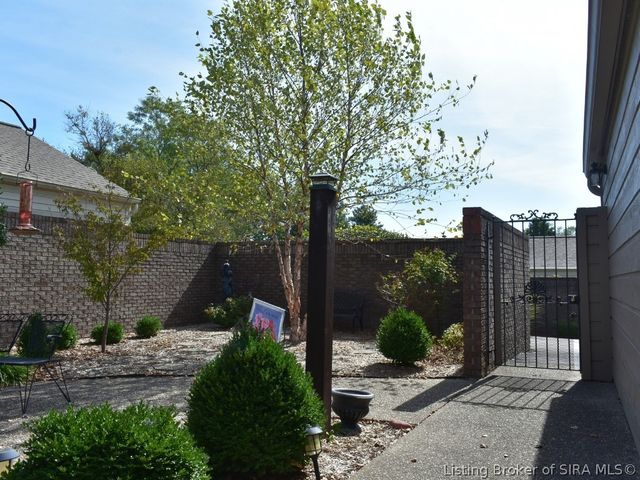 33 Abby Chase, Jeffersonville, IN 47130