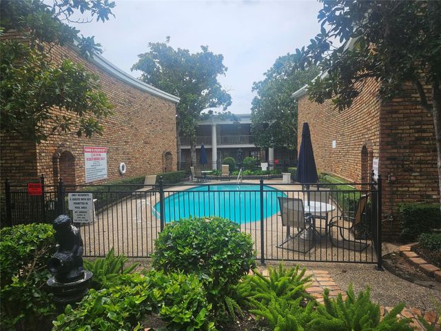 2101 Fountain View Drive 2 8, Houston, TX 77057