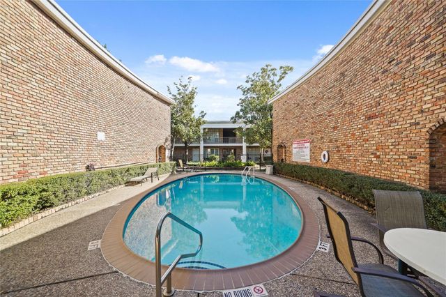 2101 Fountain View Drive 2 8, Houston, TX 77057