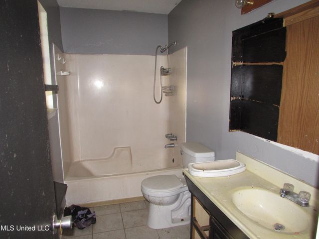 13194 Dedeaux Road, Gulfport, MS 39503